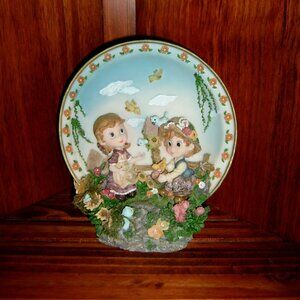 Adorable Collectible Vintage 3-D Display Plate
